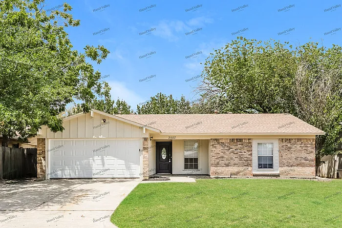 4 bed, 2.0 bath, 1427 sqft, $1,895 — Photo 1