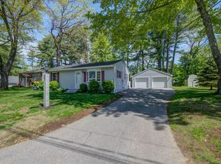 9 Oak Ln, Windham, ME 04062