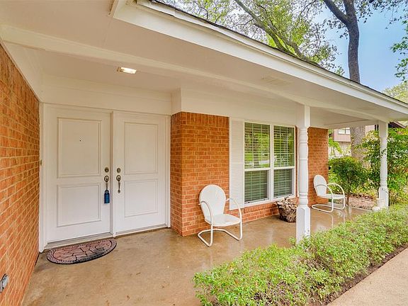 4th image of 3104 Yellowstone Dr
