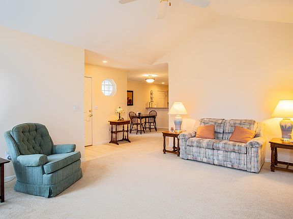 4th image of 3664 Colonial Dr