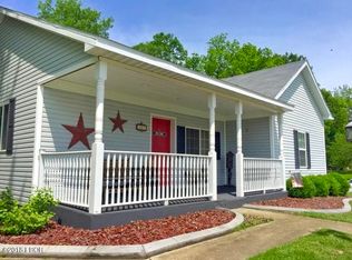 207 N Monroe St, Kinmundy, IL 62854