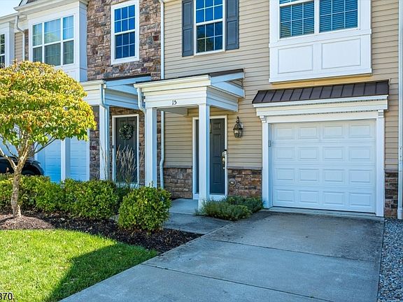 2nd image of 15 Bahr Cir