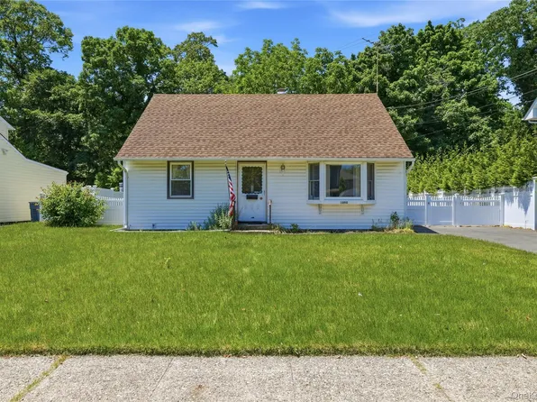 1090 South Drive, Merrick, NY 11566