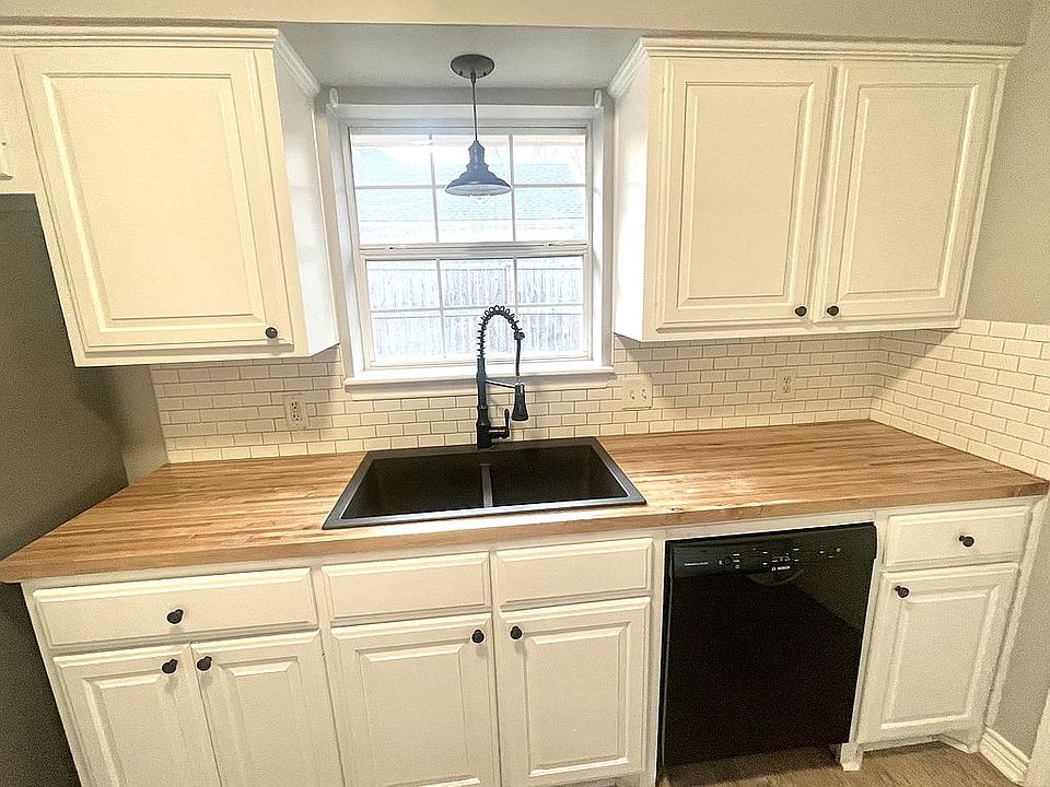 1st image of 301 Ella St