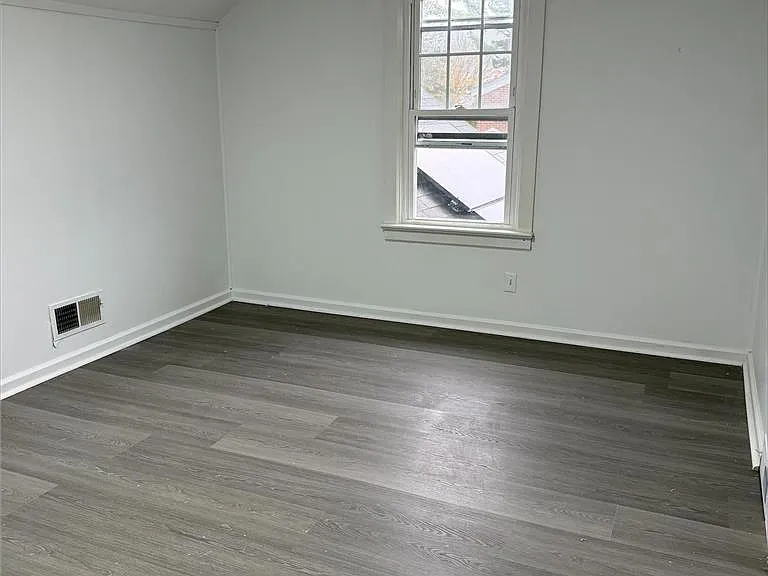 1117 Whitney Ave — Photo 6
