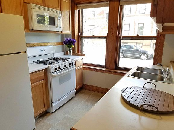 4th image of 2456 N Richmond St #1