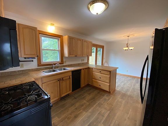 4th image of 4128 Essex Ave