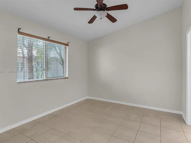 1241 SE 29th St #202-27 — Photo 10