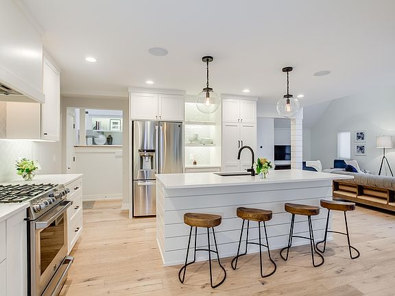 3rd image of 5645 Forest Glen Dr SE