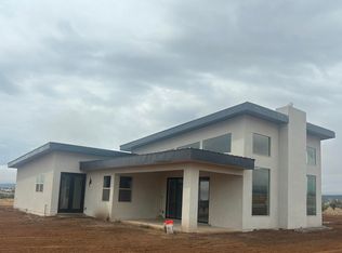 4 Cleveland Rd, Edgewood, NM 87015