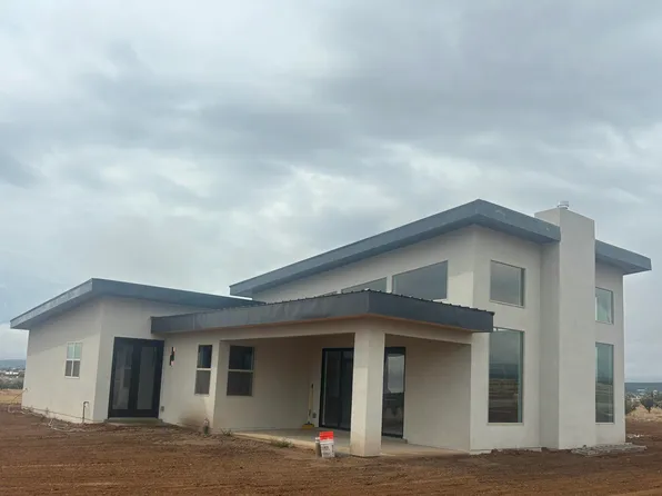 4 Cleveland Rd, Edgewood, NM 87015