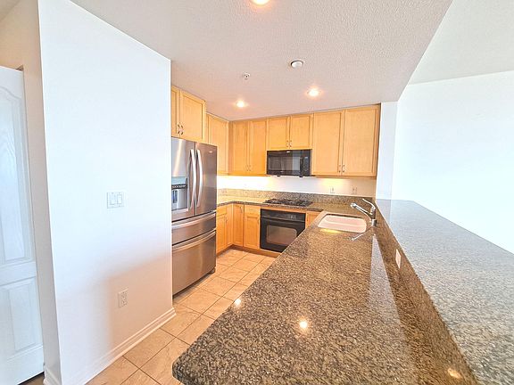 5th image of 850 Beech St Unit 1406