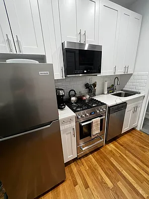 Rented by Salon Realty Corp | media 11