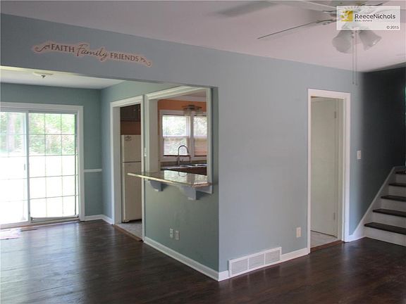 3rd image of 320 E Sweeney Blvd