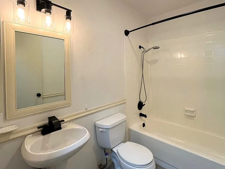 6718 Chelsea Wood — Photo 18