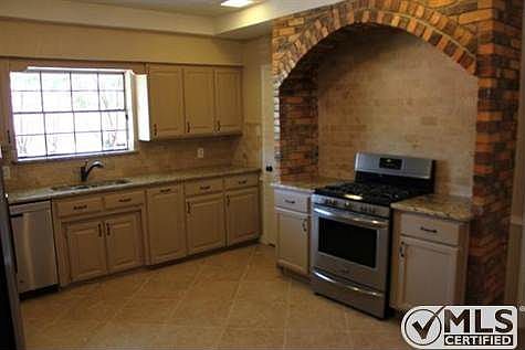 5th image of 2213 Pine Thicket Ln