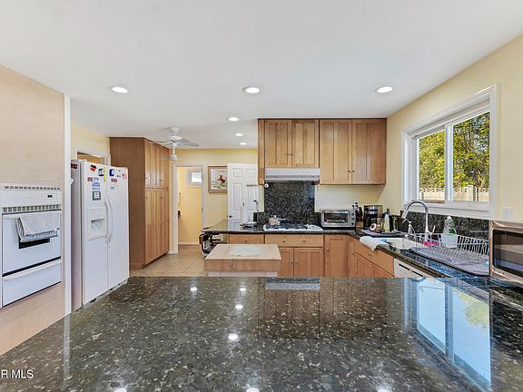 4th image of 417 W Columbia Rd