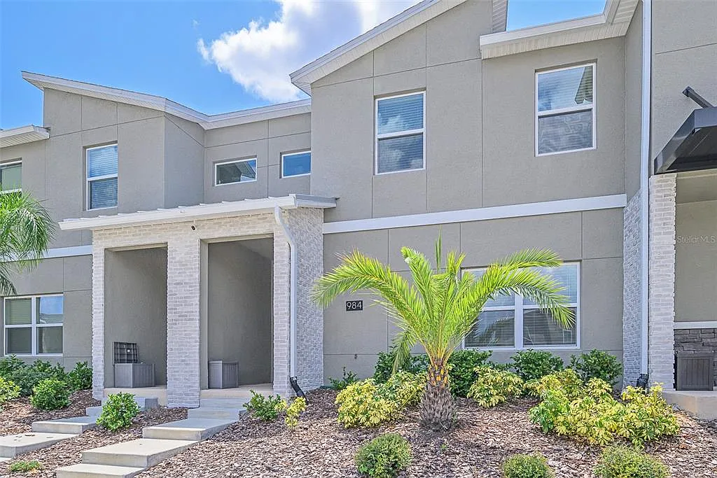 4 bed, 3.0 bath, 1914 sqft, $3,100 — Photo 1