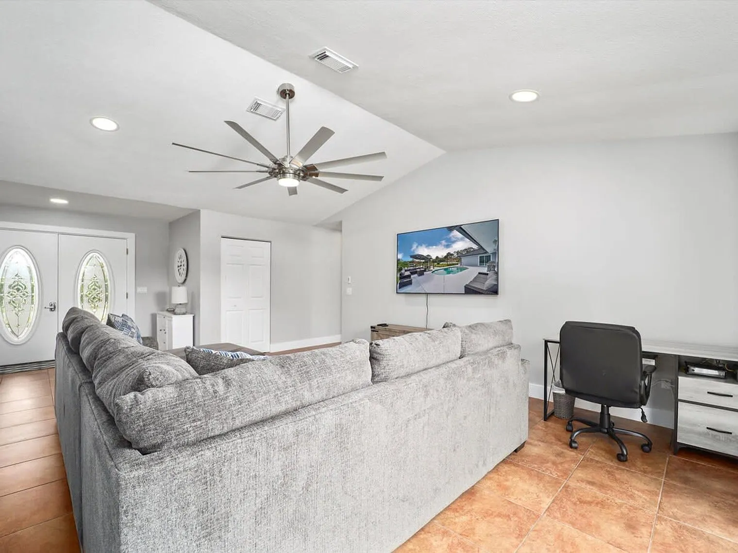 5 bed, 4.0 bath, 2594 sqft, $7,028 — Photo 3