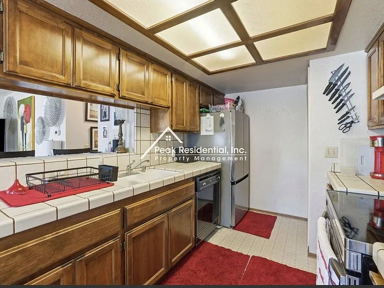 611 Mormon St #A — Photo 6