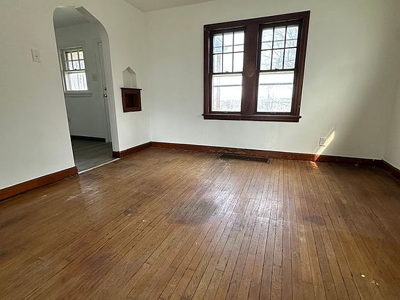 2nd image of 3305 Sunset Blvd