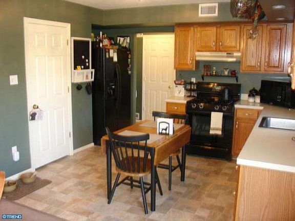 4th image of 10 Bridle Way