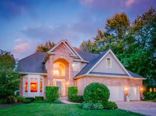 2537 Charter Oak Dr, Aurora, IL 60502