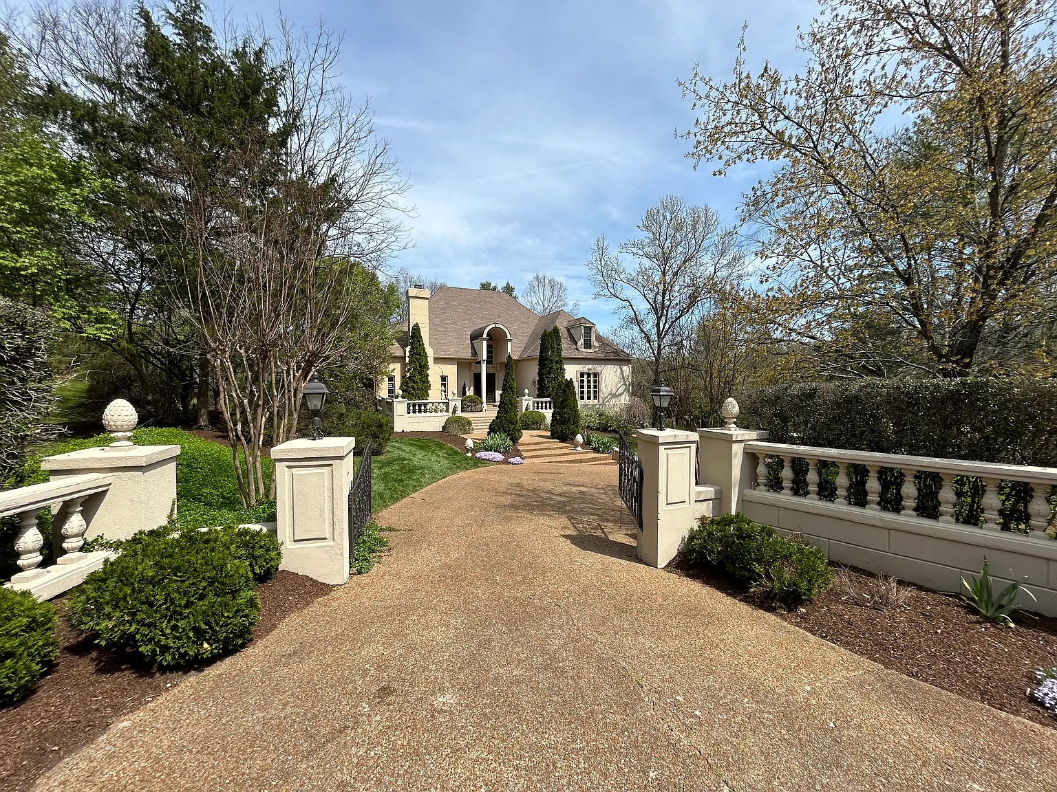 6 bed, 7217 sqft, $13,500 — Photo 3