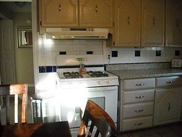 4th image of 2826 Woodland St NE