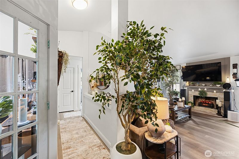 5th image of 103 Corrin Court NW