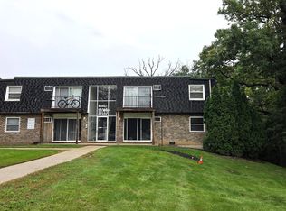 10213 S 86th Ter APT 103, Palos Hills, IL 60465