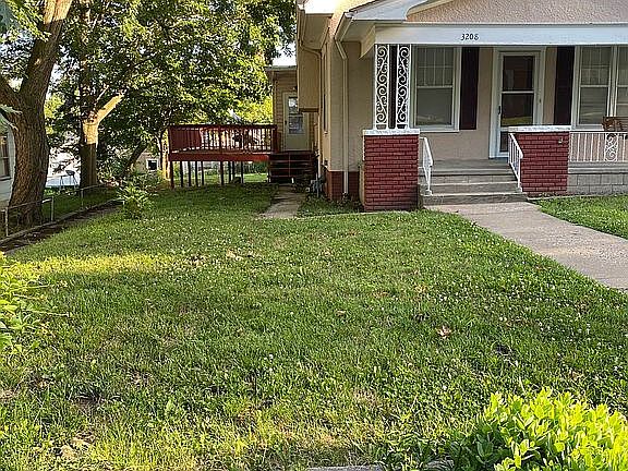 2nd image of 3208 Sacramento St