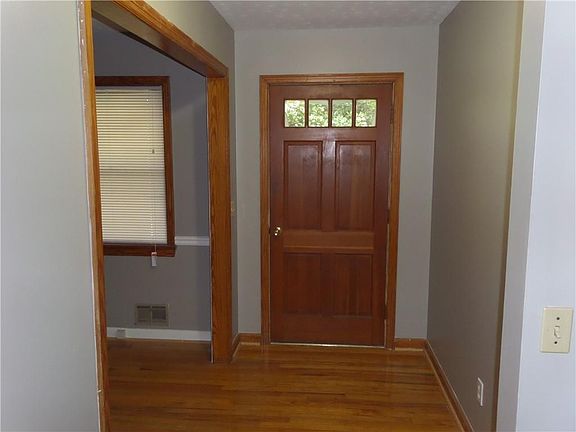 2nd image of 2588 Skylane Dr