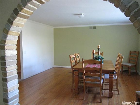4th image of 2659 Willowdale Dr