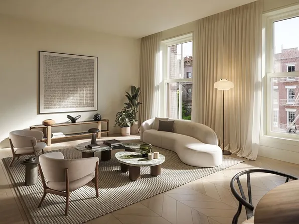44 W 8th St #5A, New York, NY 10011