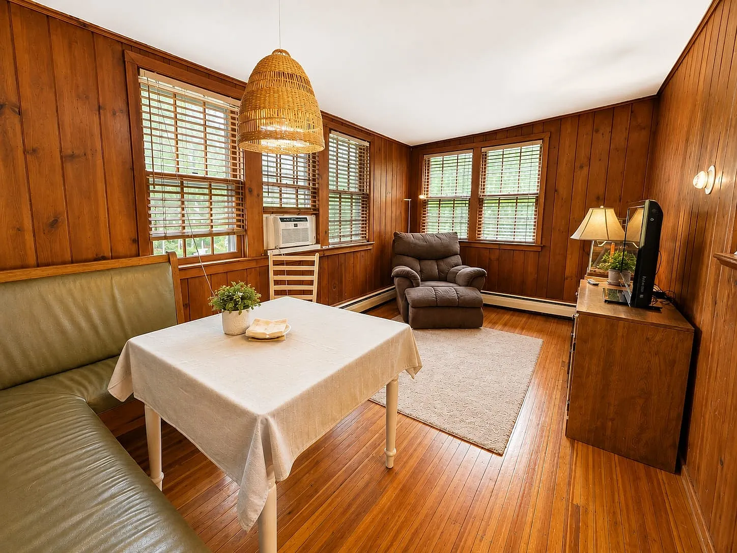 1 bed, 1.0 bath, 450 sqft, $2,300 — Photo 3