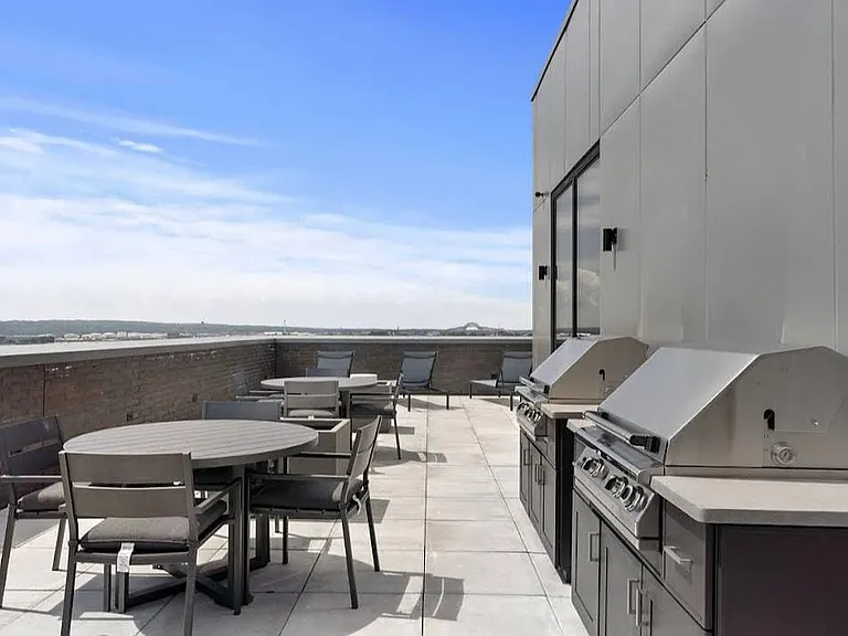 185 Avenue F #1-01 — Photo 19