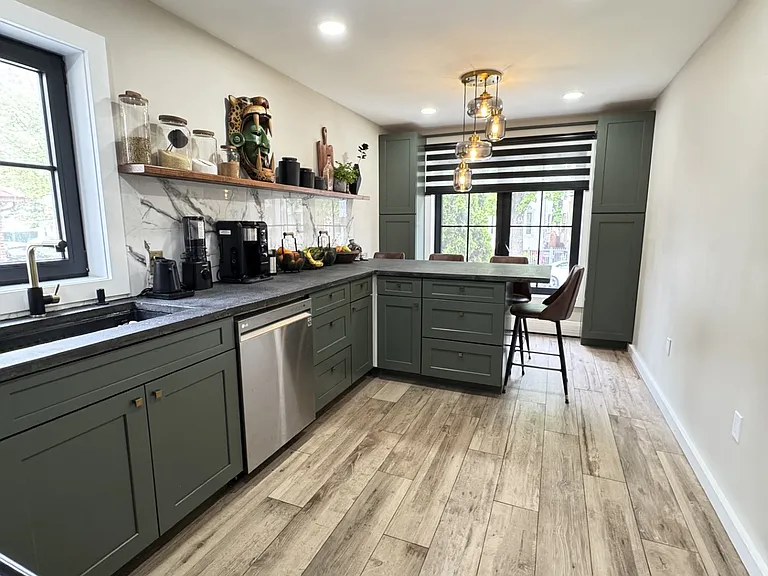 134 S 12th Ave — Photo 11