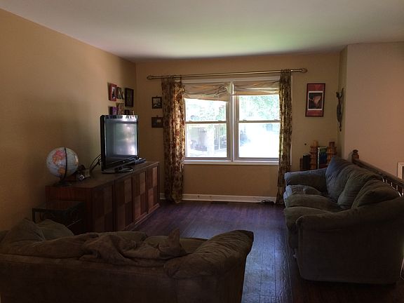 2nd image of 4 Spring Valley Ct