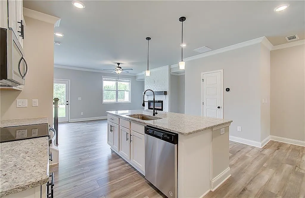 3 bed, 2.5 bath, 1894 sqft, $2,099 — Photo 3