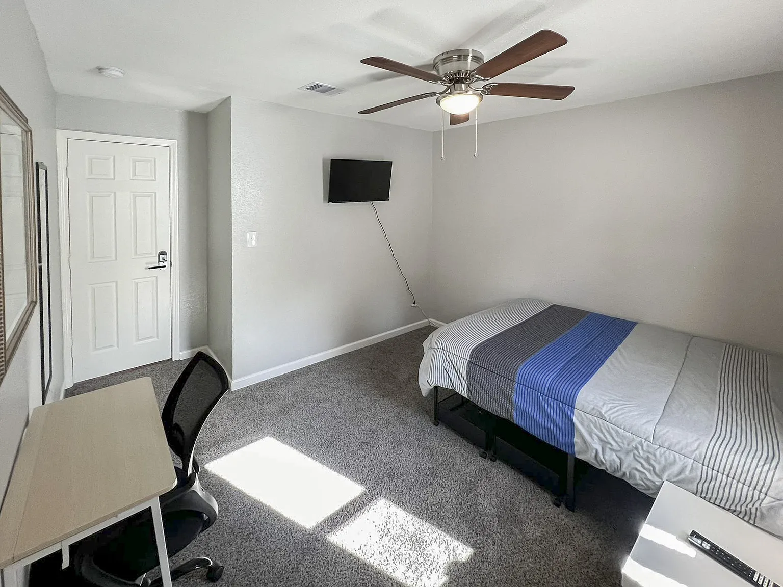4 bed, 2.0 bath, 1217 sqft, $754 — Photo 4