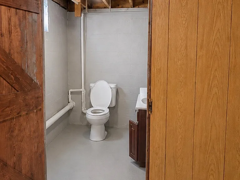 8007 Greenway Dr — Photo 24