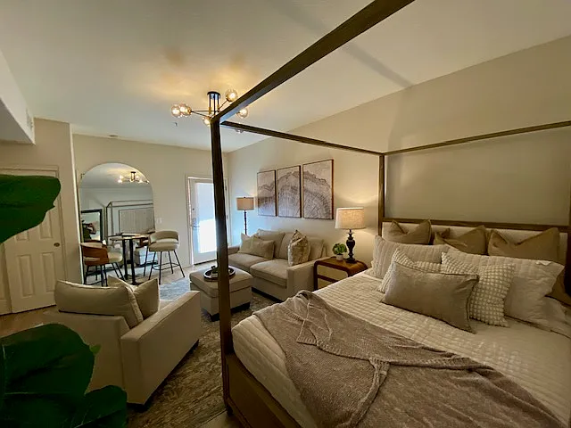 Studio, 300 sqft, $1,300 — Photo 3