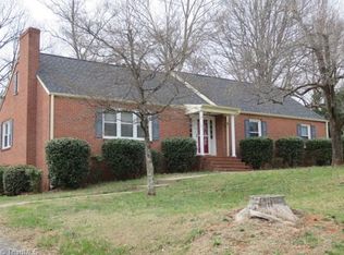 5590 Reynolda Rd, Winston Salem, NC 27106