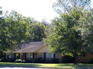 1201 E Morgan Ave, Cuero, TX 77954