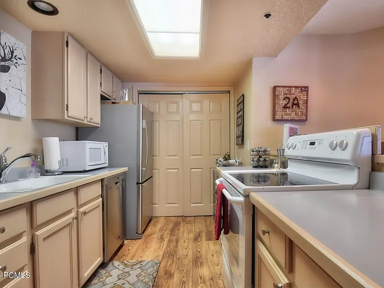 1402 Empire Ave #2A — Photo 14