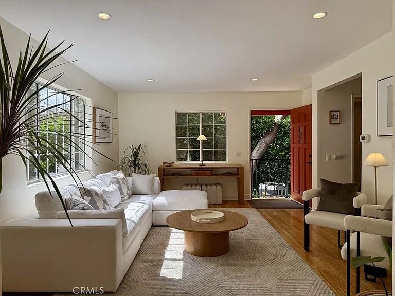 7621 Norton Ave — Photo 4