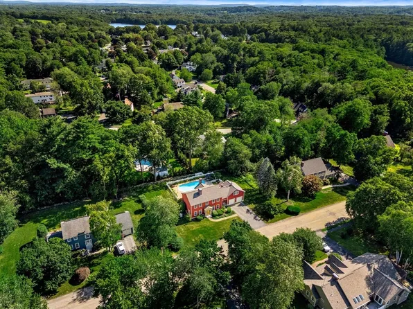 5 Bourbeau Ter, Newburyport, MA 01950