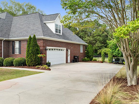 4th image of 122 Adler Lane