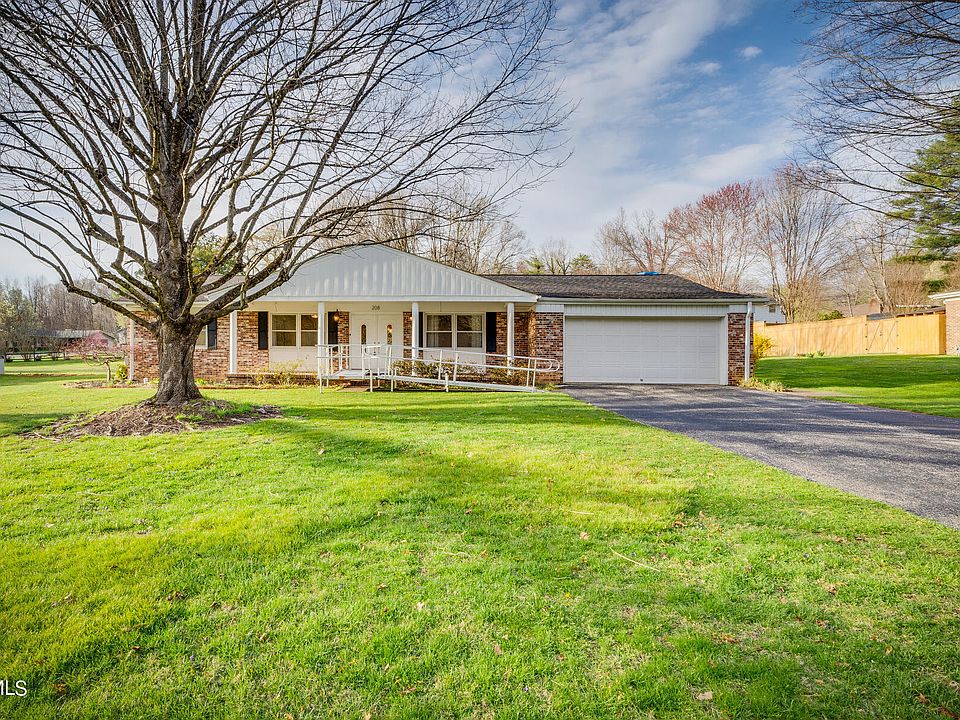 1st image of 208 Sparkling Brook Dr